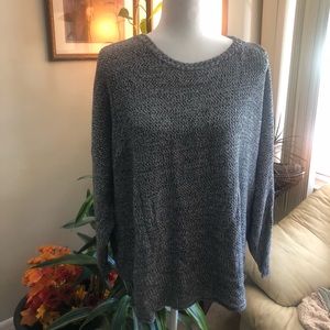 2x black and white threads sweater with cutout